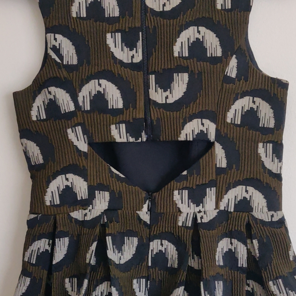 Fun Patterned Mod Mini Dres - Picture 3 of 4